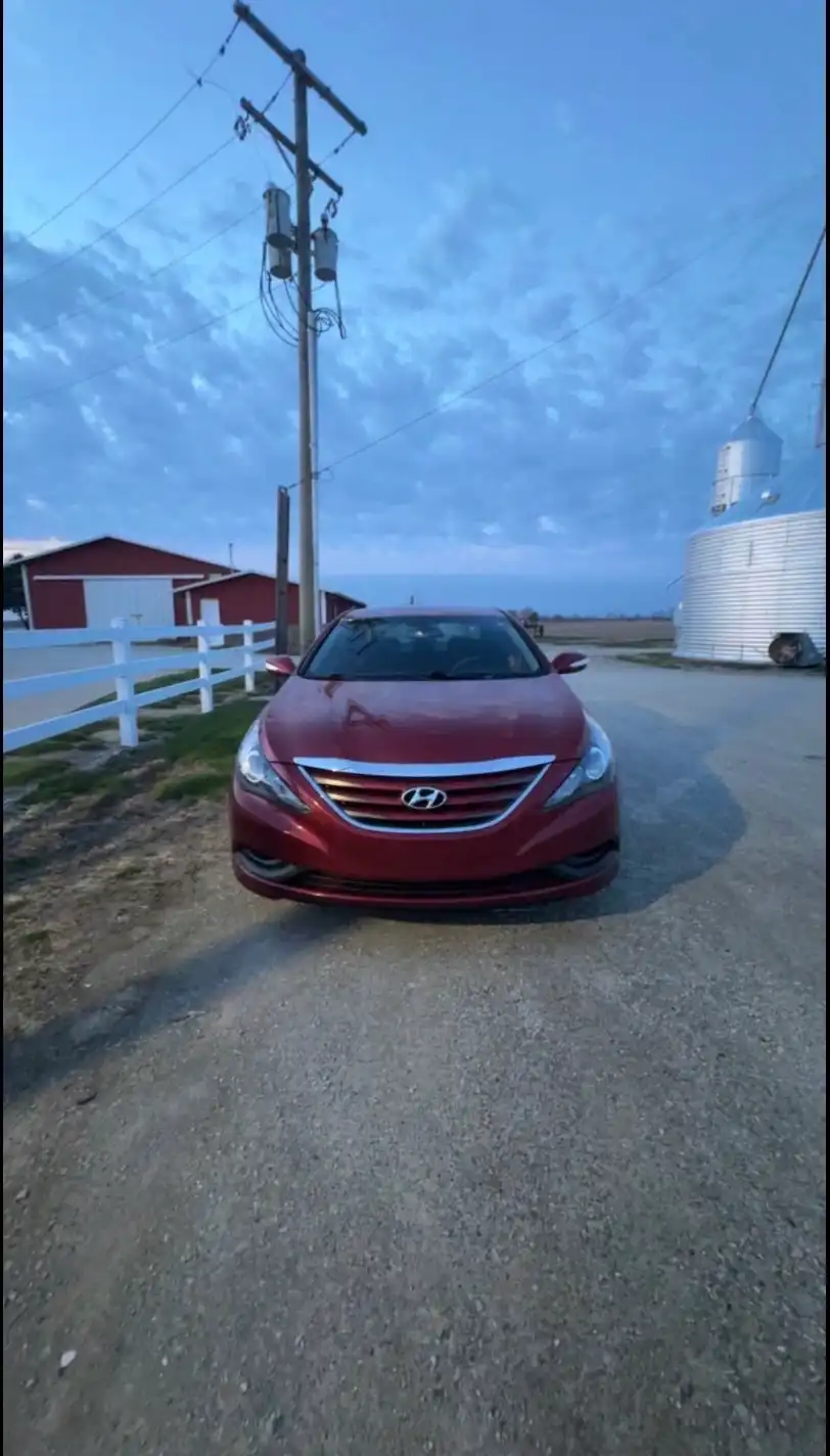 2014 Hyundai Sonata photo 1