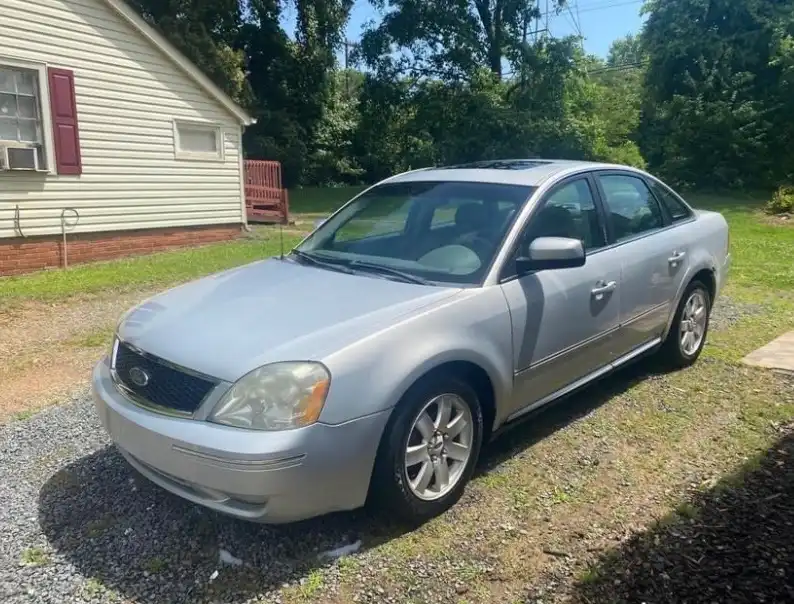 2005 Ford Five Hundred FWD photo 1