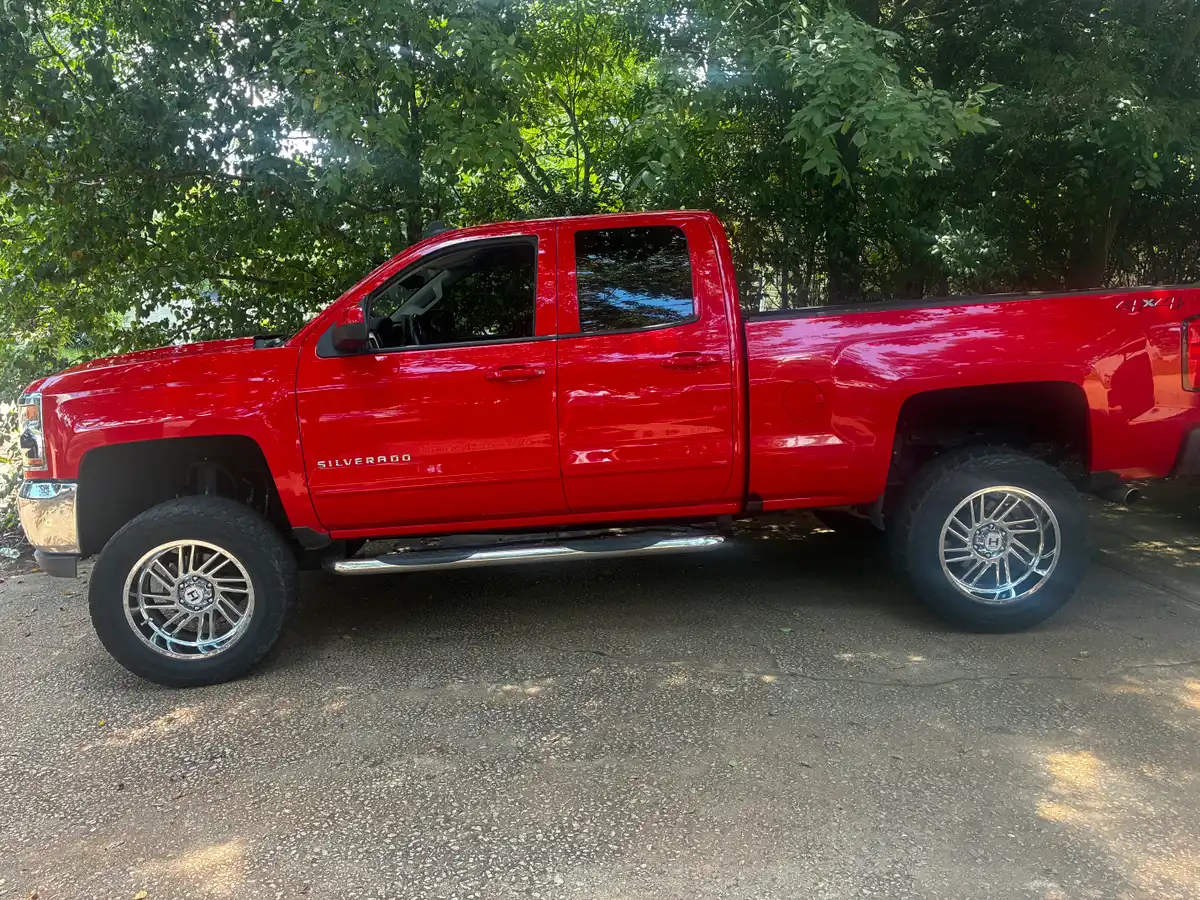 2018 Chevrolet Silverado 1500 4WD photo 1