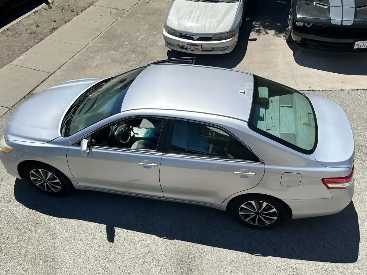 2010 Toyota Camry photo 1
