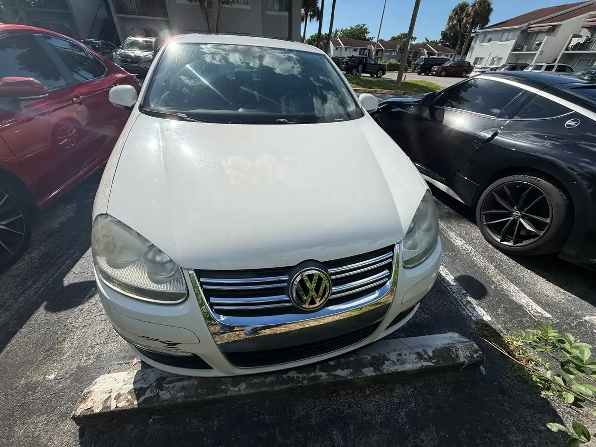 2010 Volkswagen Jetta photo 1